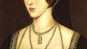 Když byly Alžbětě tři roky, skončila její matka Anna Boleynová na popravišti