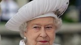Místo trůnu trůní na WC: Královna Alžběta II. je v nemocnici, zmohla ji střevní chřipka!