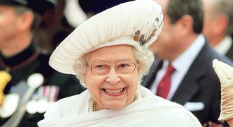 Královna Alžběta II. bude na londýnské olympiádě moct fandit i vnučce