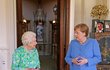 Britská královna Alžběta II. a německá kancléřka Angela Merkelová (2. 7. 2021)