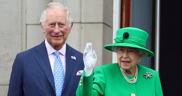 Charles (dnes už Karel III.) a Alžběta II.