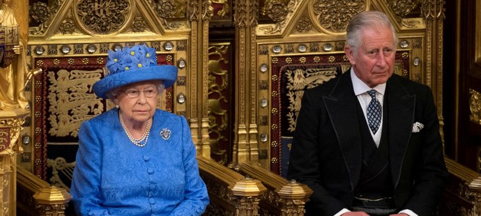 Alžběta II. a Charles, dnes už Karel III.