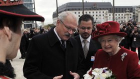Alžběta II. při návštěvě Slovenska