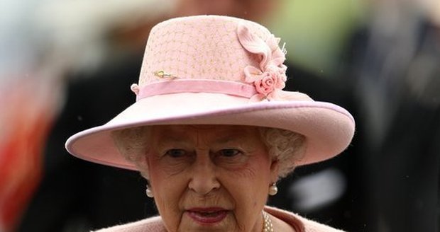 Party v Buckinghamském paláci: Ukradli královské stříbro!