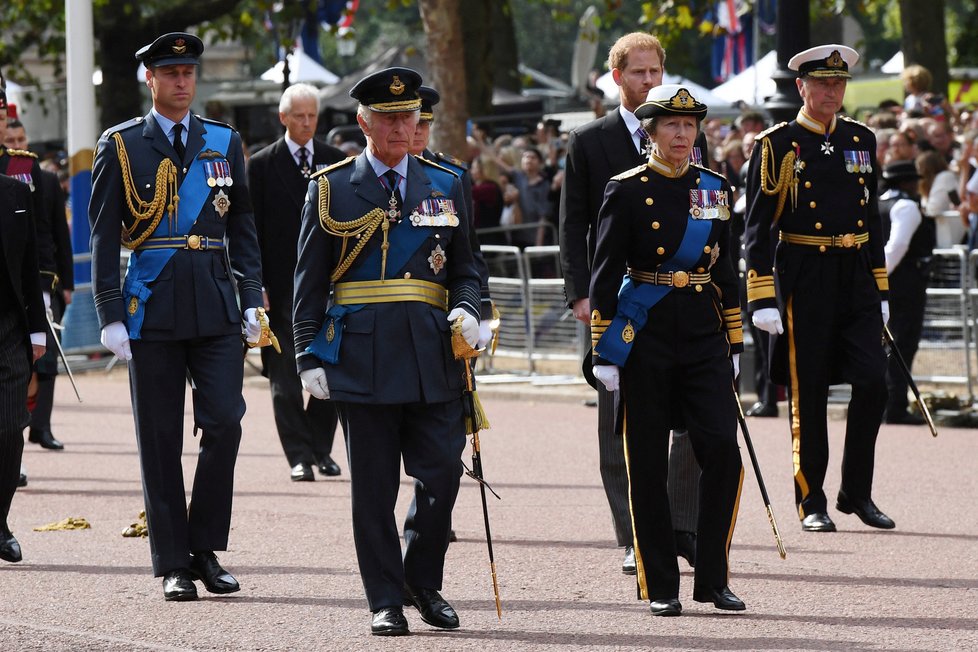 Poslední cesta královny Alžběty II. do Westminsteru - princ William, král Karel III., princezna Anna