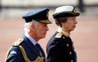 Poslední cesta královny Alžběty II. do Westminsteru - král Karel III. a princezna Anna