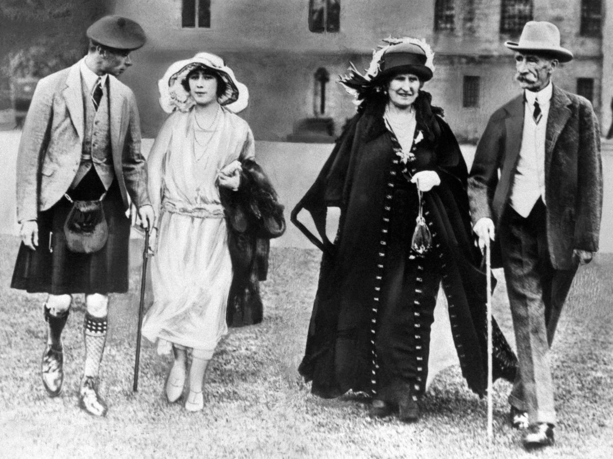 Zleva: Alžbětin otec a matka a její rodiče, cca 1922.