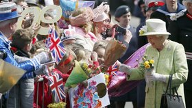 Britská královna Alžběta II.: Odhalila plaketu stezky u Windsoru