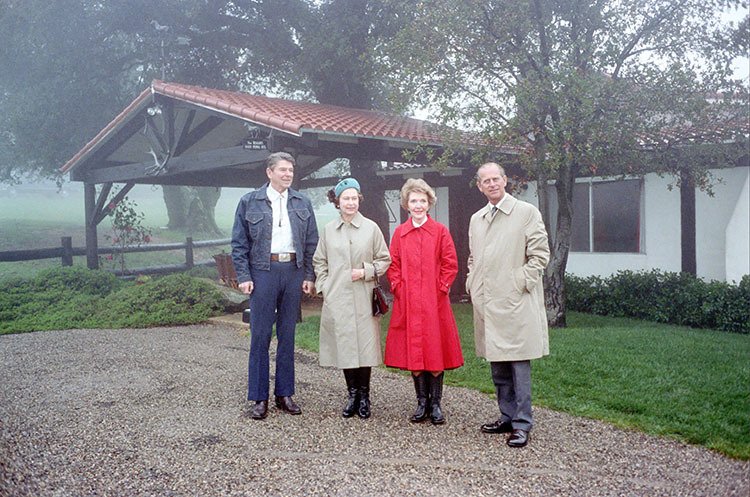 Alžběta s Philipem na ranči Ronalda a Nancy Reaganových v Kalifornii (1. 3. 1983)