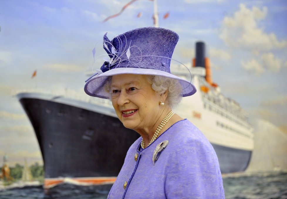 Alžběta II. a loď Queen Elisabeth II.