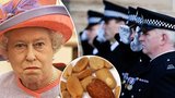 Kdo mi to tu loupe perníček? Alžběta II. osočila policisty z ujídání oříšků v jejím paláci!