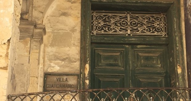 Vila Guardamangia na Maltě, kteoru mezi lety 1949 a 1951 obývala královna ALžběta II. s princem Philipem