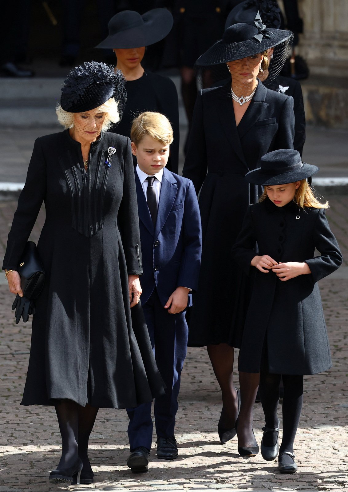 Pohřeb královny Alžběty II. - královna manželka Camilla, Kate Middleton, princ George a princezna Charlotte