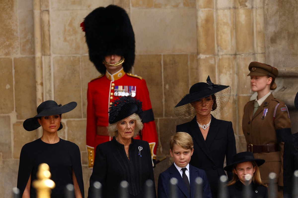 Pohřeb královny Alžběty II. - Meghan Markle, královna Camilla, princátka George a Charlotte a Kate Middletonová