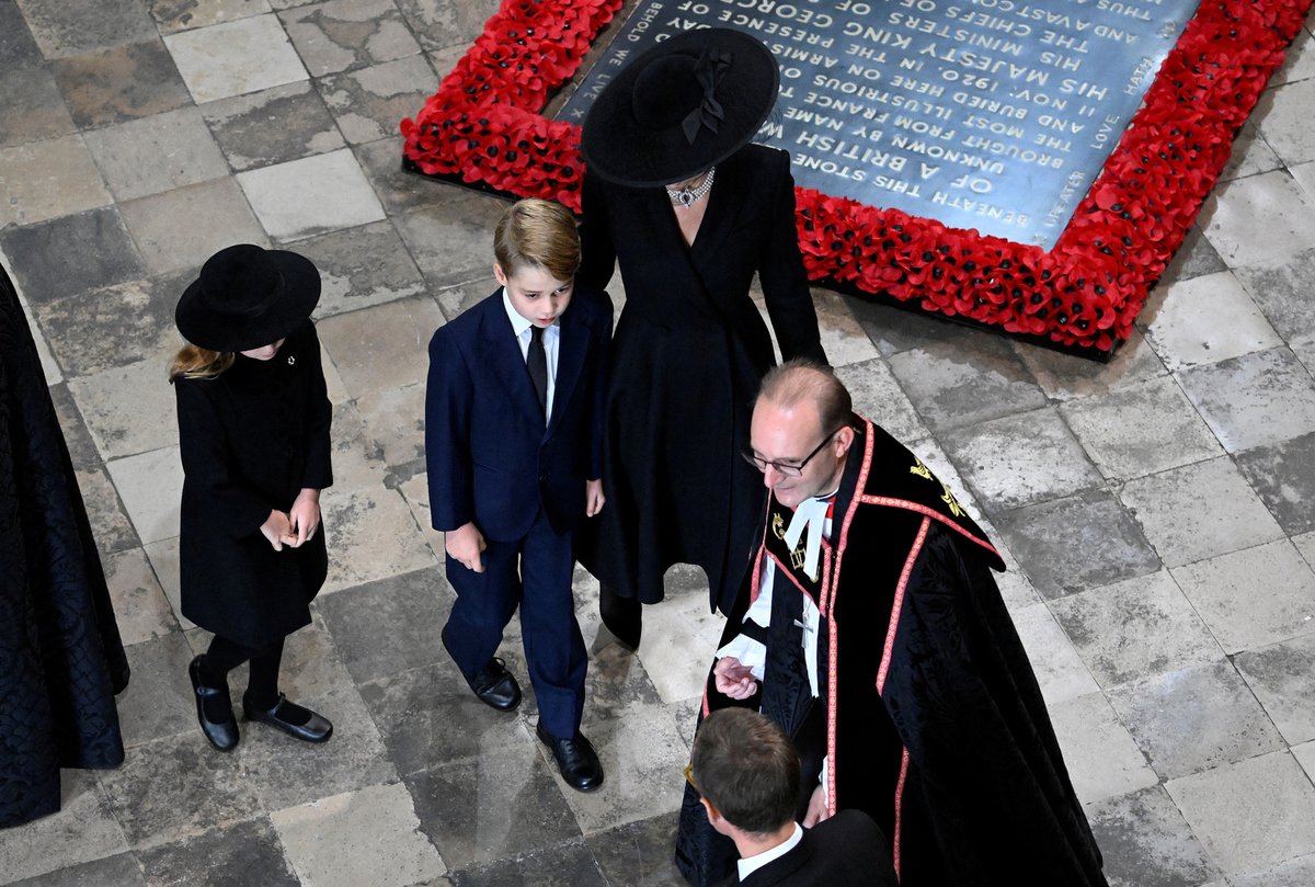 Pohřeb královny Alžběty II. - Kate s Georgem a Charlotte
