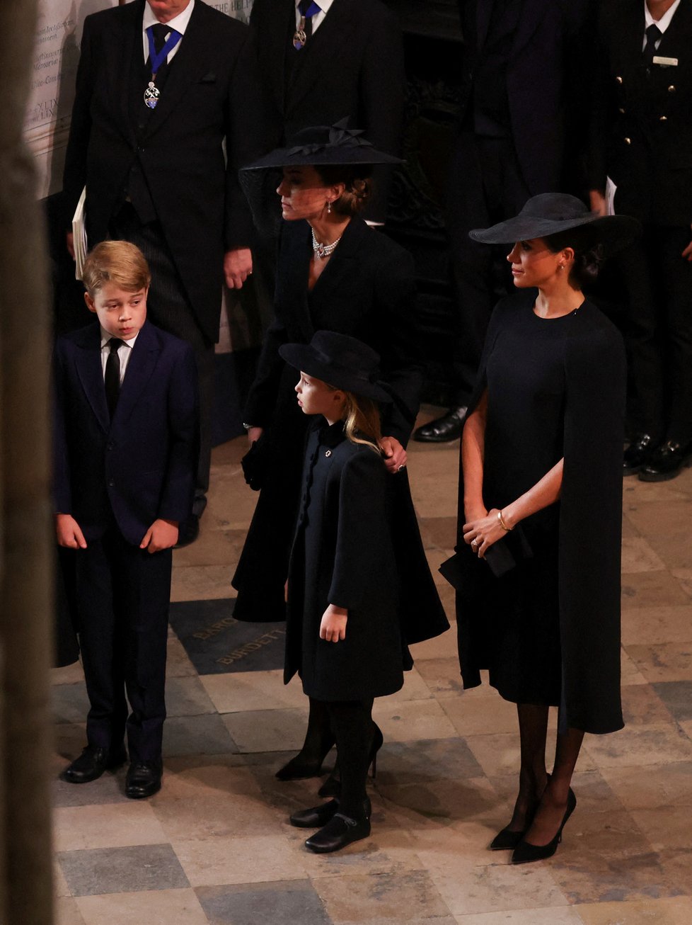 Pohřeb královny Alžběty II. - princ George, princezna Charlotte, Kate Middleton a Meghan Markle