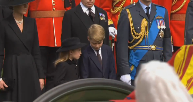 Pohřeb královny Alžběty II. – princezna Charlotte a princ George