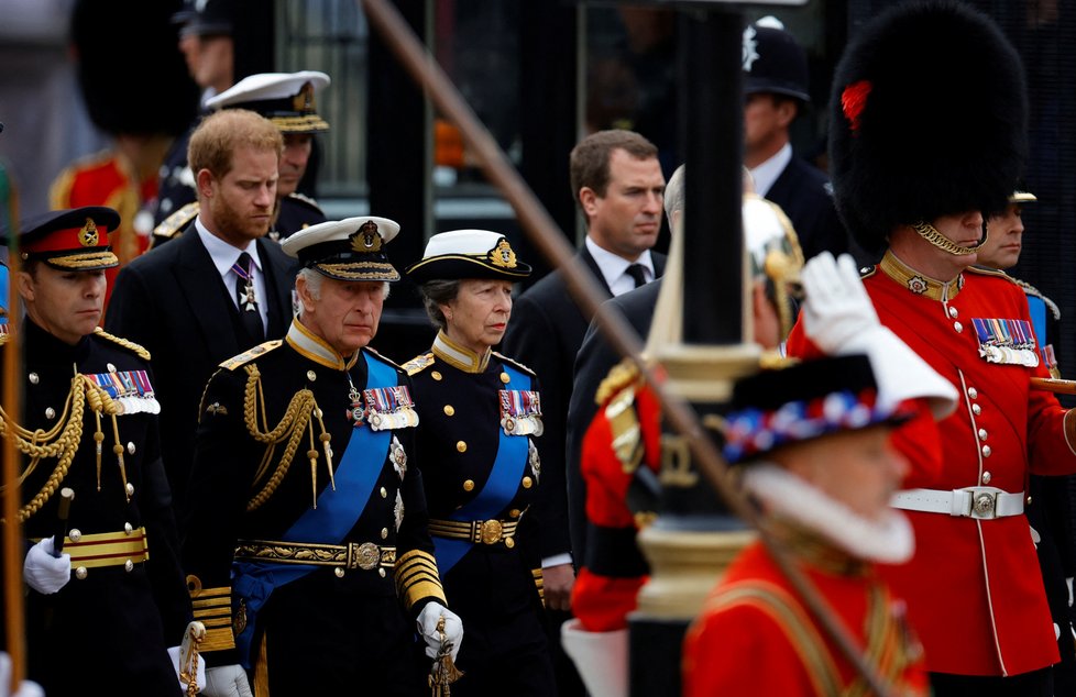 Pohřeb královny Alžběty II. - princ Harry, král Karel III. a princezna Anna