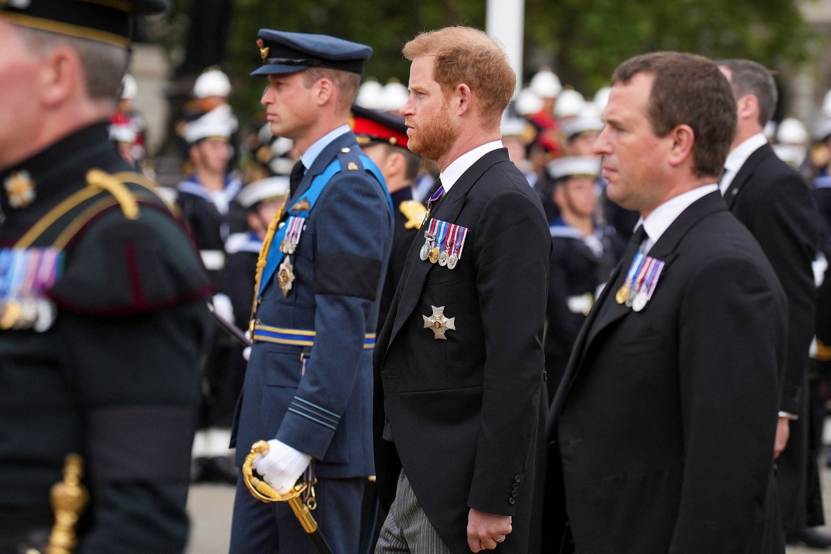Pohřeb královny Alžběty II. - princ Harry a princ William