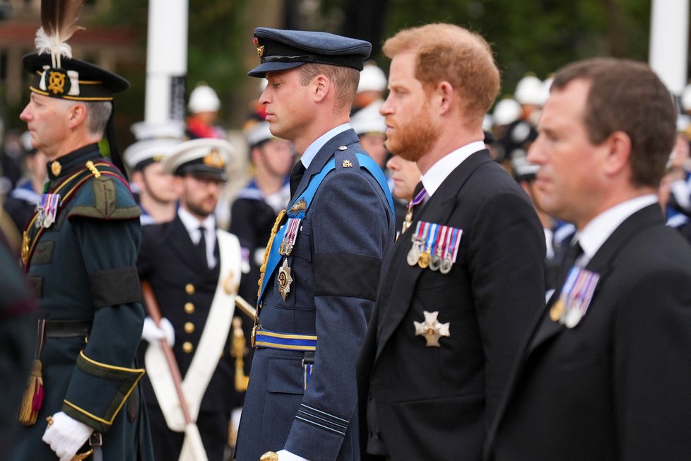 Pohřeb královny Alžběty II. - princ William a princ Harry