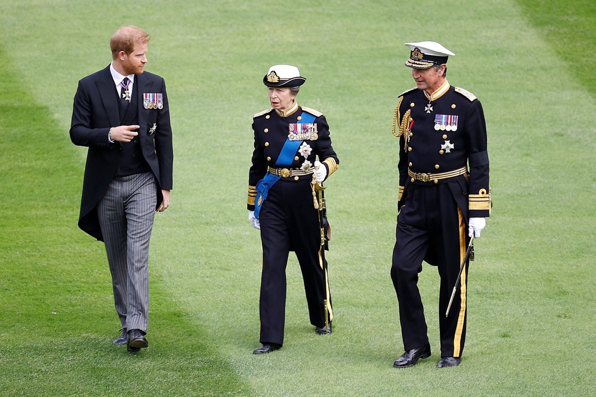 Pohřeb královny Alžběty II. - princ Harry s princeznou Annou a Timothym Laurencem