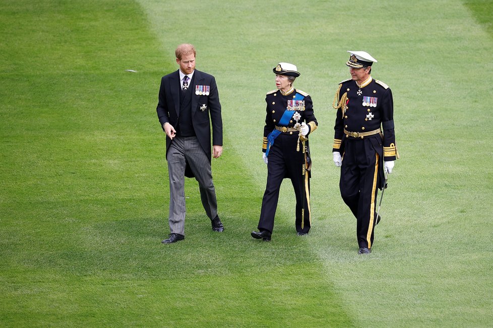 Pohřeb královny Alžběty II. - princ Harry s princeznou Annou a Timothym Laurencem