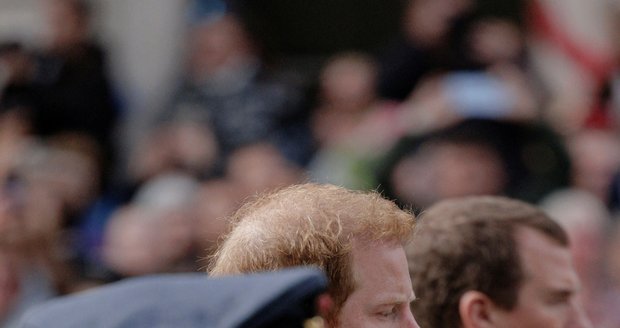 Pohřeb královny Alžběty II. - princ Harry a princ William