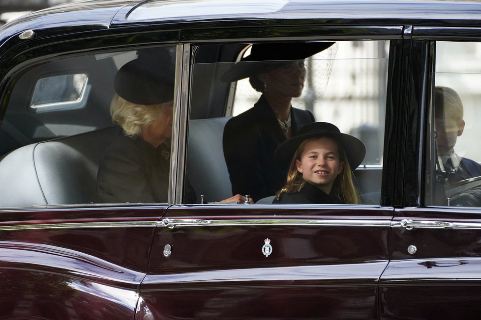 Pohřeb Alžběty II. - princezna Charlotte a královna manželka Camilla