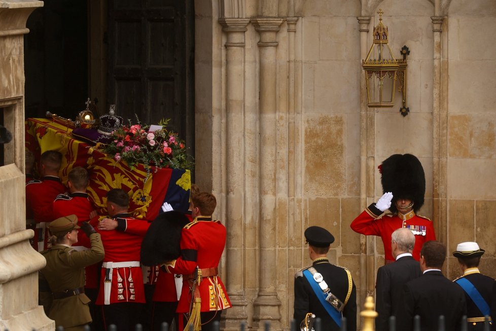 Pohřeb královny Alžběty II.: Její rakev bude konečně uložena na piedestalu