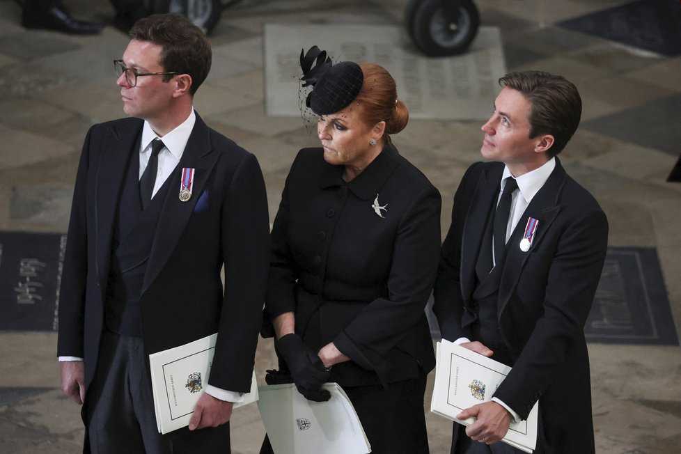 Pohřeb královny Alžběty II. - vévodkyně z Yorku Sarah a její zeťové