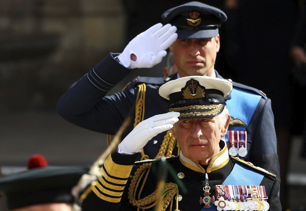 Pohřeb královny Alžběty II. - princ William a král Karel III.
