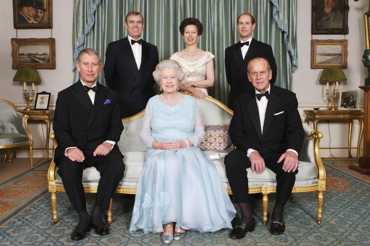 Královna Alžběta II. se svými dětmi