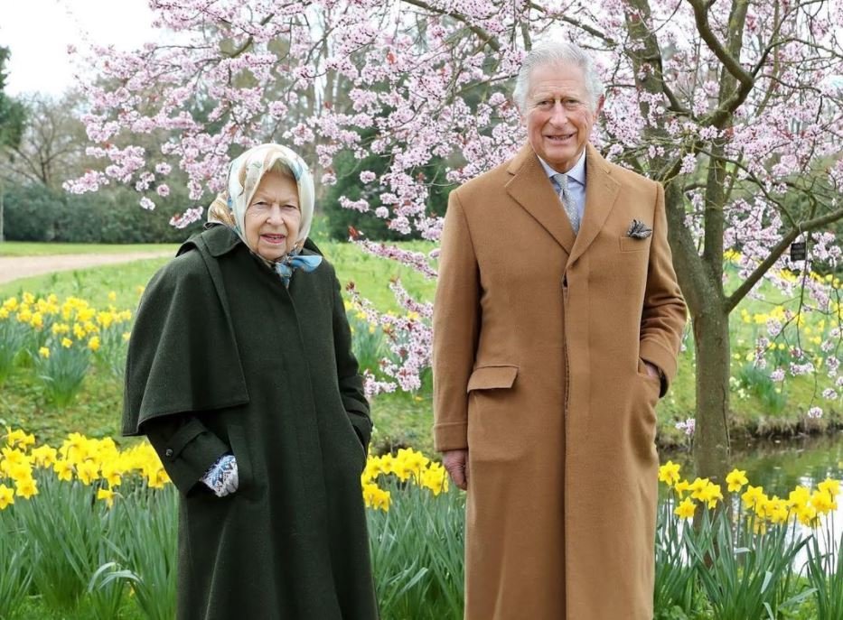 Královna Alžběta II. a princ Charles na Velikonoce
