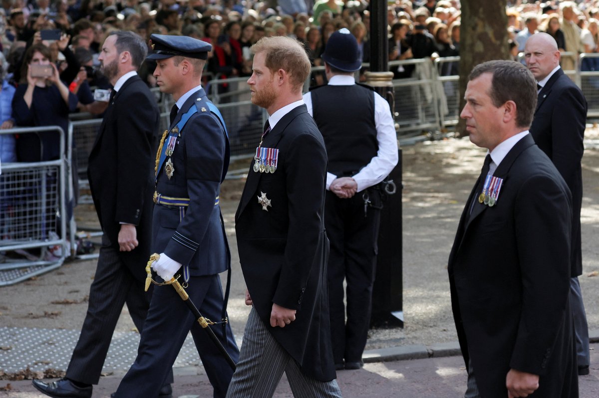 Poslední cesta královny Alžběty II. do Westminsteru - princ William, princ Harry
