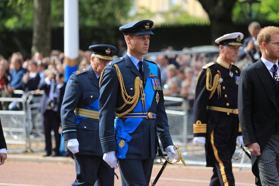 Poslední cesta královny Alžběty II. do Westminsteru - princ William