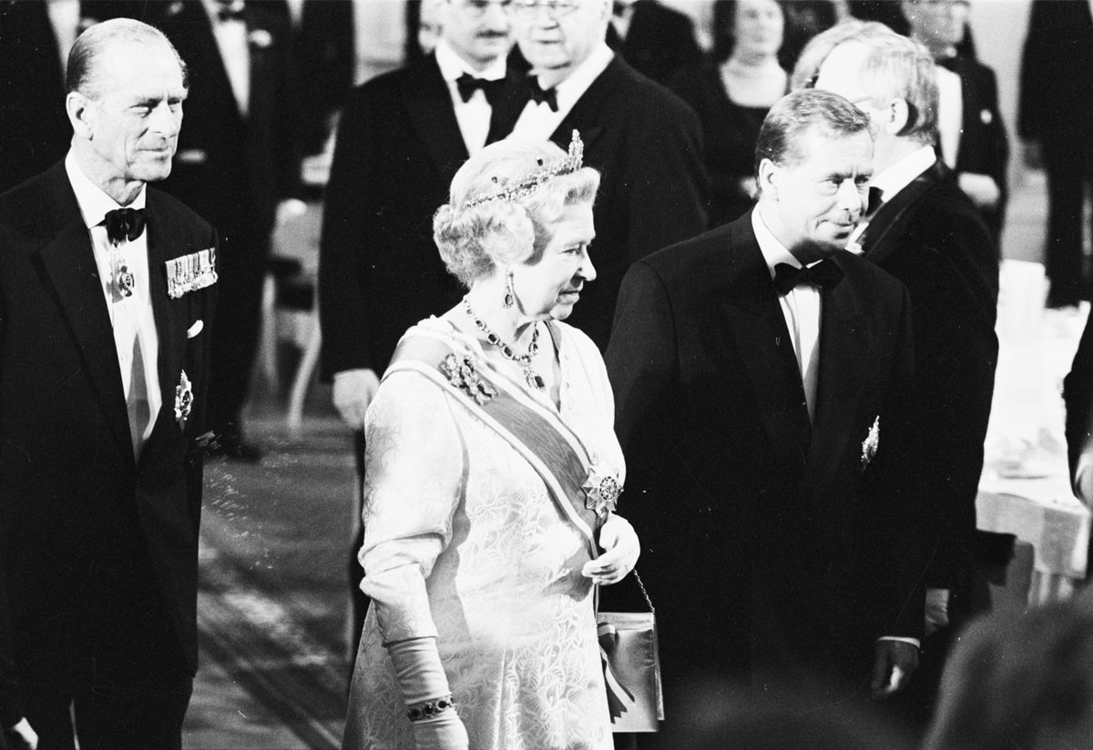 Královna Alžběta II. před 25 lety v Praze! Přijela na pozvání prezidenta Václava Havla