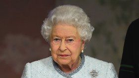 Královna Alžběta II. na letošním Fashion Weeku v Londýně