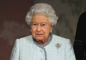 Královna Alžběta II. na letošním Fashion Weeku v Londýně
