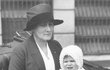 Malá Alžběta II. a její chůva Clara Knight