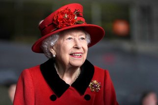 Tajemství dlouhověkosti Alžběty II.? Skromný jídelníček, dobrá čokoláda a jeden překvapivý zvyk