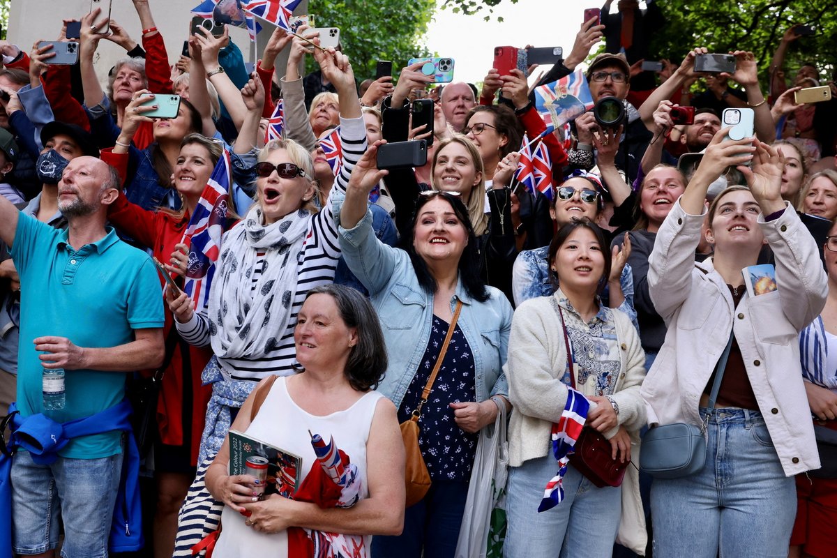 Ulice Londýna zaplnily davy fanoušků.