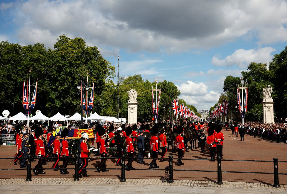 Poslední cesta královny Alžběty II. do Westminsteru