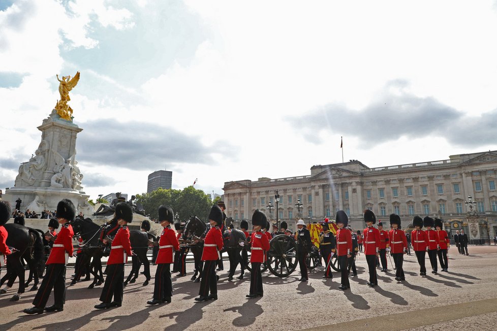 Poslední cesta královny Alžběty II. do Westminsteru