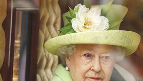 Královna Alžběta II. má krvavé oko! Co se jí stalo?