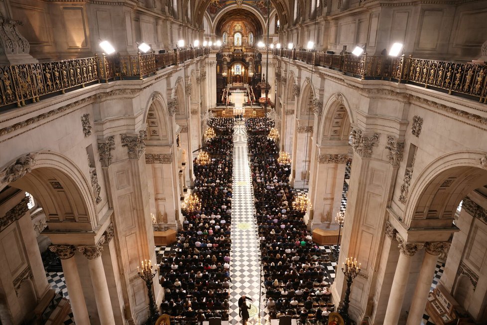 Bohoslužba po smrti Alžběty II. v katedrále svatého Pavla.