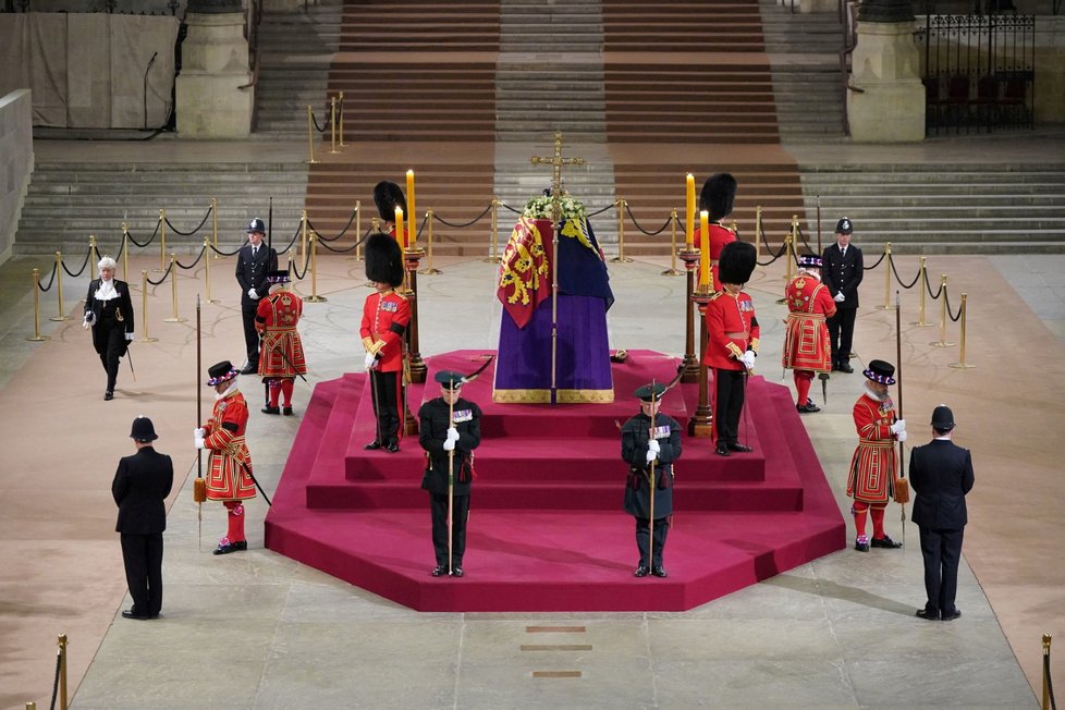 V Londýně vrcholí přípravy na pohřeb královny.