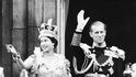 Korunovace královny Alžběty proběhla 2. června 1953. Philip si neodpostil vtipnou poznámku "Co to máš za klobouk?"