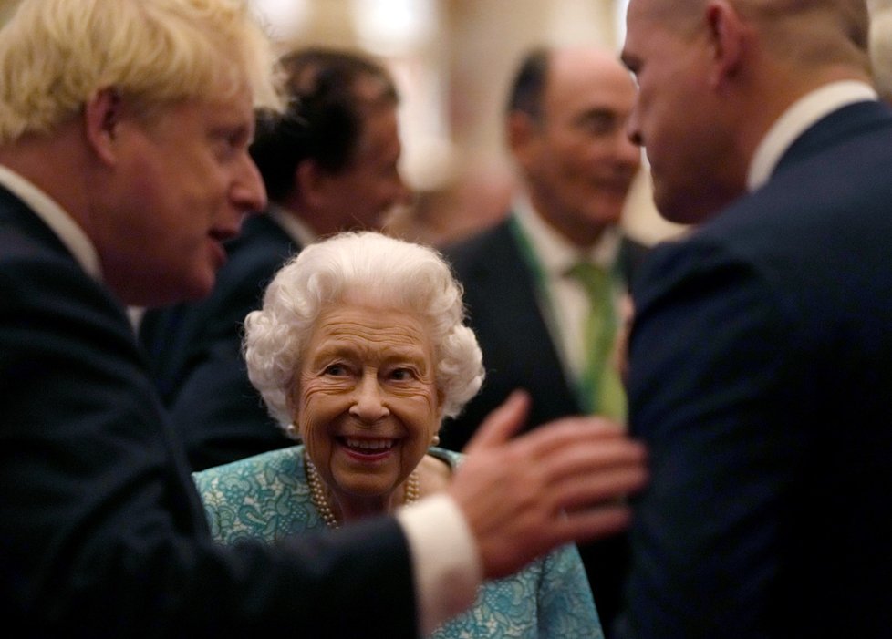 Alžběta II. a Boris Johnson na hradě Windsor (říjen 2021).