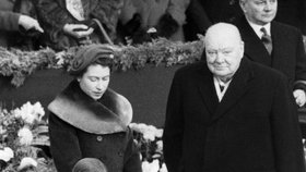Když Alžběta usedla na trůn, vládl Winston Churchill.