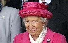 Britská královna láme rekordy vládnutí, už je na trůnu 63 let! Tajemství jejích klobouků!